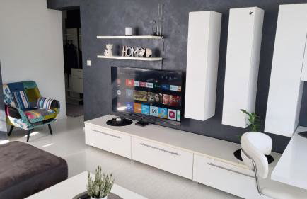 Laura Exclusive, dizajnerski uređen stan, izvrsno opremljen, self check-in - Foto 2