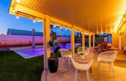 Spacious Yard, Sparkling Pool & Spa, Firepit, 9beds! - Photo 14