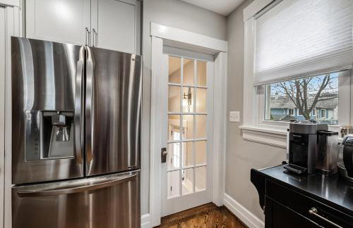 Steps to Dtwn Plymouth! Home with Dog-Friendly Yard - Foto 11