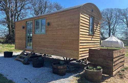 Luxury Shepherds Hut near Glamorgan Coast - Photo 16