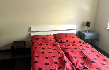 Large accommodation for up to 18 people near Halle Leipzig with Pool Table - Foto 11