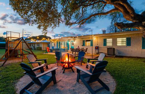 Surf Drive - Ultimate Beach Getaway for Families - Photo 69