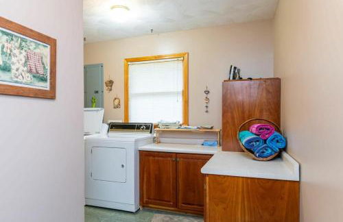 Carries Cottage- Hot Tub, Firepit, Covered Deck - Foto 30