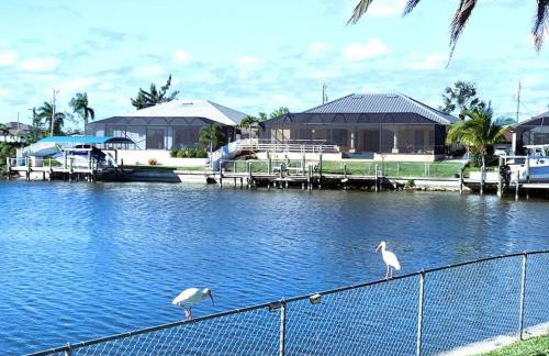 Relax with nature in our Waterfront 4 bedroom -HEATED POOL HOME-KING BED - Foto 6