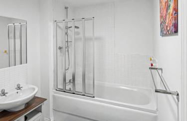 Entire home Sleeps 5 guest 5 mins fromMCR City - Foto 11