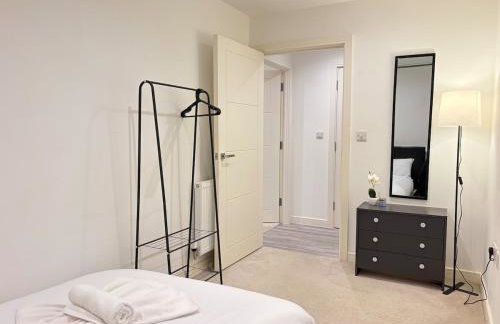 Modern and Spacious 3BR Flat W Balcony - Sleep 12 - Foto 17