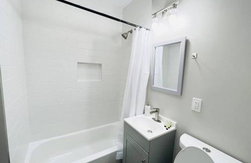 Contemporary Upscale 3BDR Home at Popular H Street Corridor Parking Included Free Cancellation - Foto 16