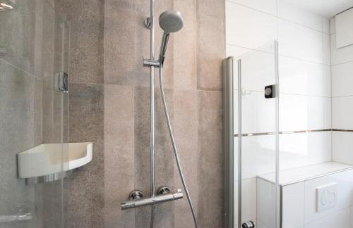 Tolstov House - Freistehendes 9 Zimmer Haus mit großem Garten - Photo 32