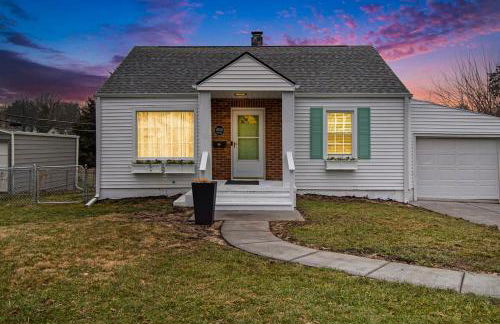 Adorable 2BR Hot Tub Close to Attractions - Foto 40