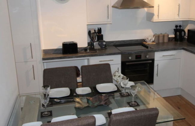 Modern two Bedroom Apartment Ideally Located - Foto 8