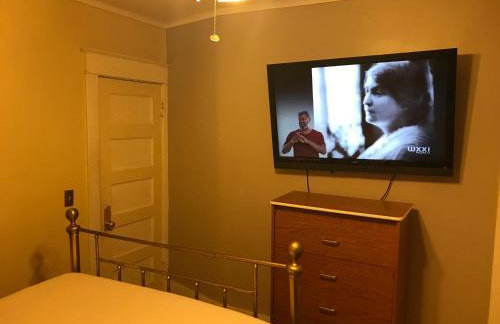 Room - Airport, Eastman Dental, UofR & Medical Ctr at Strong Hospital-Professionals Welcomed - Foto 6