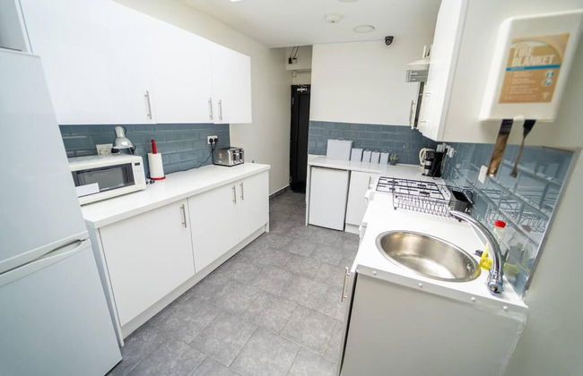 Stylish Studio for Short Term Near the City! - Photo 8