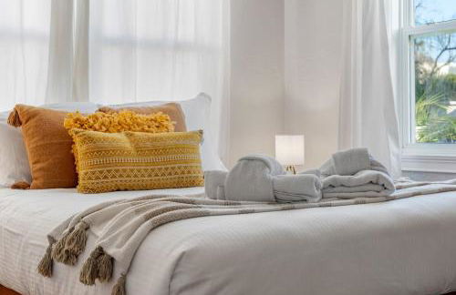 Tiny Home w MIL suite - 3 MI to DT - Foto 39