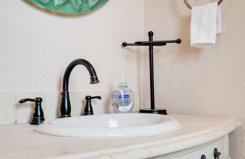 Intracoastal Oasis in a Prime Area w Pool and BBQ - Foto 20