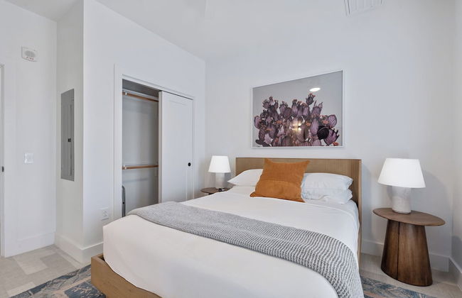 The Continental, powered by Placemakr - Downtown - Market Square - Photo 15