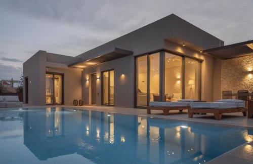 Athina Luxury Villa, with Pool & Walk to the Beach, By ThinkVilla - Foto 22