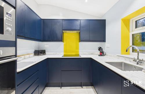 Refurbished 4-Bed, Open-Plan Living, Sleeps 10 - Foto 26