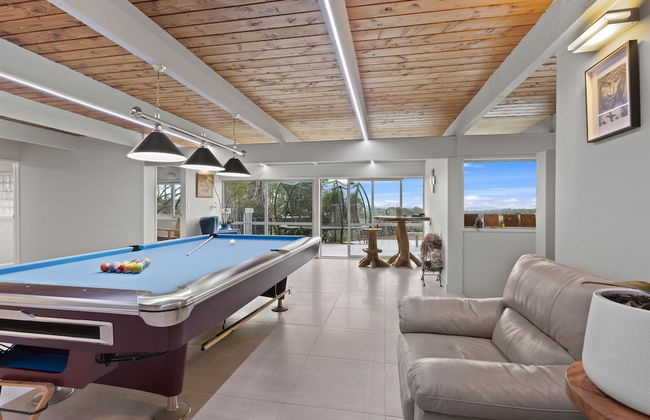 Hilltop Country Retreat with Seaviews - Foto 35