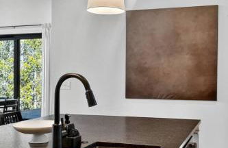 The Luxe House | Upscale Cabin w/ Hot Tub & Fire Pit! - Foto 34