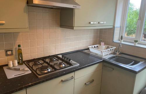 Montrose - Perfect Contractor Stay Own Driveway 3 bedrooms - Photo 16