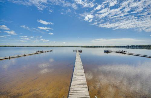 Stone Lake Cabin with Private Deck and Fire Pit! - Foto 34