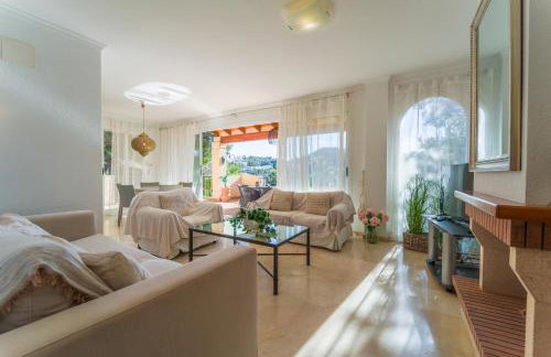 Altea Hills 3BR House with Private Garden - Photo 18