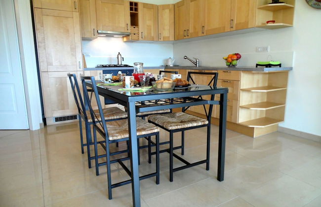 Fabulous Villa in Barasso near Lake - Photo 17