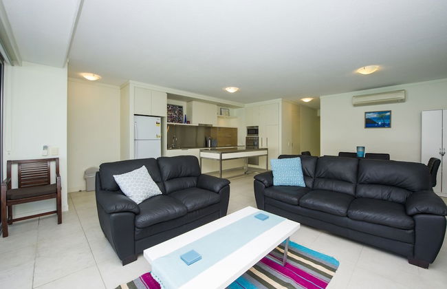 Blue on Blue Apartment 813 - Photo 7