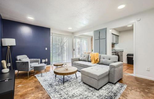 Your Cozy King Suite Getaway - Sleeps 4 - Pool, Prkg - Foto 8