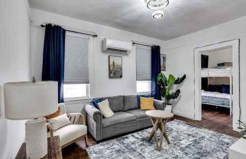 Walk to Public Transit! Pet-Friendly Lodi Apt - Foto 6