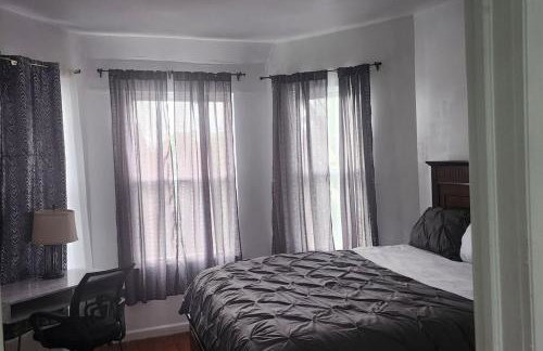 Massive 5 bedroom Close to NYC - Photo 8