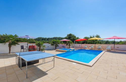 Family home with hydromassage pool & fun activities - Foto 59