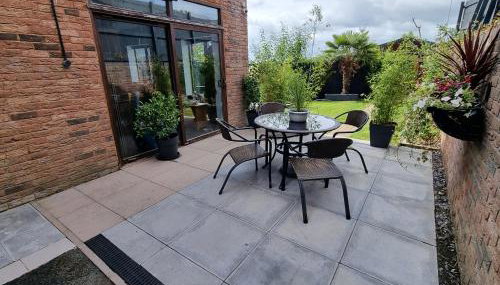 1-bed Apartment - Sleeps 2 & Private Parking - Photo 4, Garden