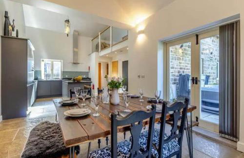 Stunning Barn with Hot Tub on a Secluded Farm - Foto 19