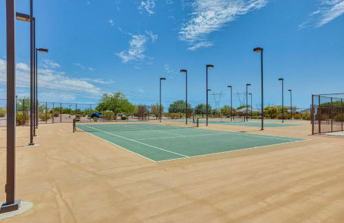 Patio and Fire Pit! Cozy Desert Retreat in Buckeye - Foto 31
