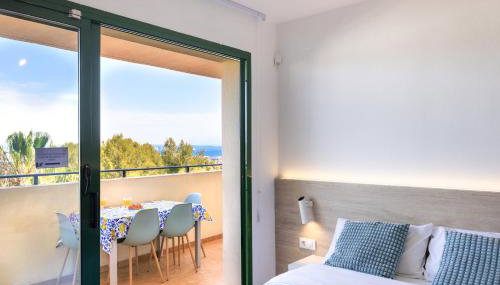 Palms & Pines Apartment, with a pool and marvellous sea view, 10 minutes to the beach - Foto 3