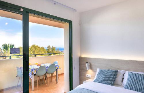 Palms & Pines Apartment, with a pool and marvellous sea view, 10 minutes to the beach - Foto 3