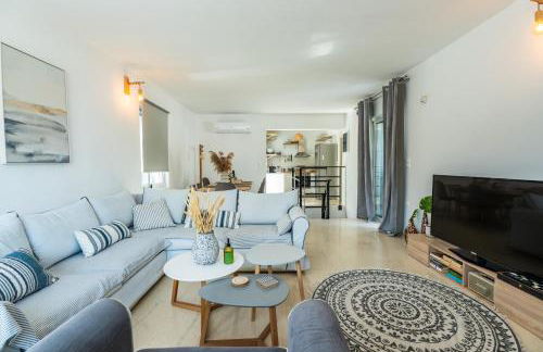 Sea-esta Beach House, Beachfront Residence & BBQ, By ThinkVilla - Foto 9