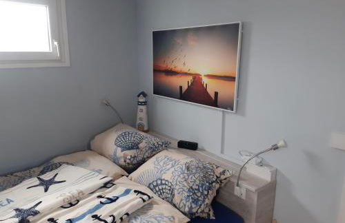 Hausboot-schwimmendes-Ferienhaus-im-Havelbogen-Haus-auf-dem-Wasser - Foto 12