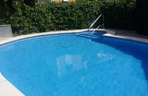 Casa adosada con piscina comunitaria Solo familias no grupos de jovenes - Foto 8