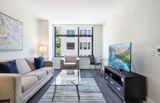 Global Luxury Suites at Bethesda Metro - Photo 18