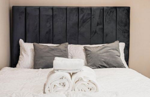 Stylish Flat in Wolverhampton - Short and long Stay with Free Parking - Photo 5