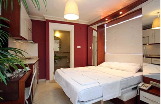 Seahorse Deluxe Hotel - Photo 5