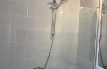 T3 Moderne, spacieux & climatisé - Parking Privé - Foto 11