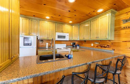 Fish Tales Cabin with a private hot tub - Foto 12