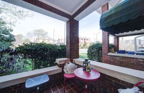 Retro 1BR in Elizabeth with Porch & Eclectic Design - Foto 40