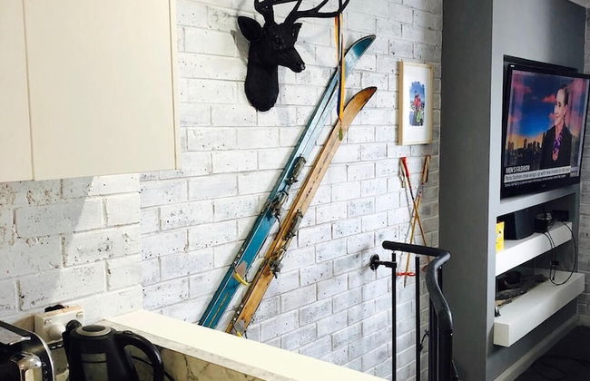 Perfect Located Apartment in the Heart of Hotham - Photo 5