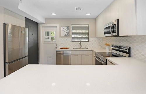 Totally Renovated Near Beach - Photo 8