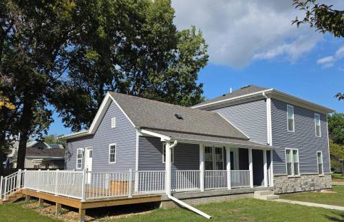 Luxury Downtown Cedar Falls Retreat - Pool Table - Outdoor Dining - Sleeps 12 - Foto 2