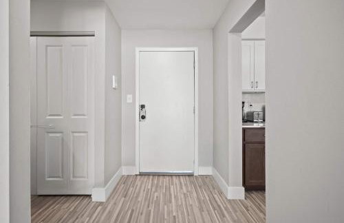 Stylish & Modern Unit Prime Location & Comfort - Foto 14